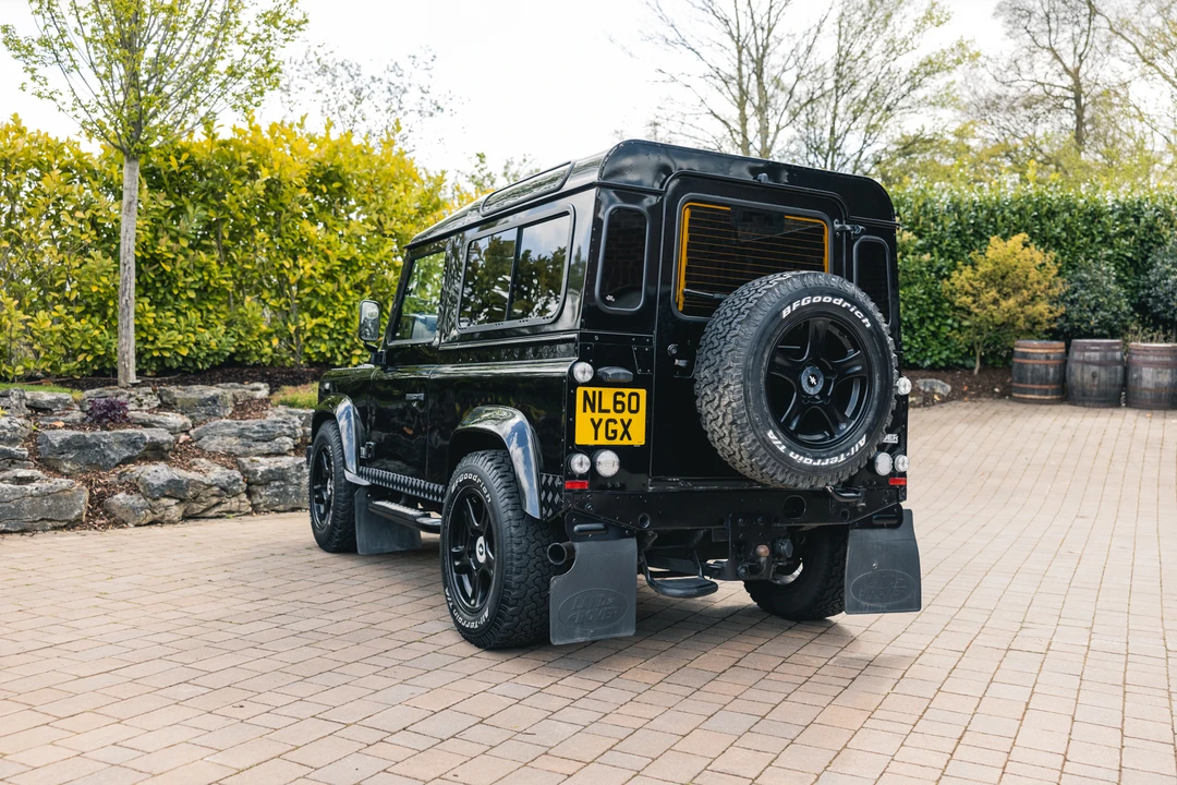 2010 Land Rover Defender 90 - Image 14 of 31