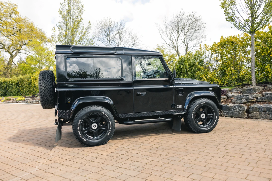2010 Land Rover Defender 90 - Image 5 of 31