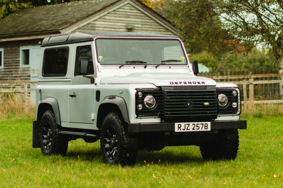 2010 Land Rover Defender 90 - Image 2 of 31