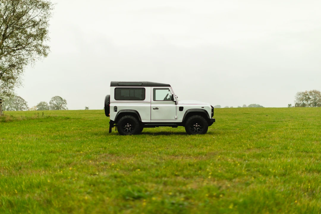 2010 Land Rover Defender 90 - Image 13 of 31