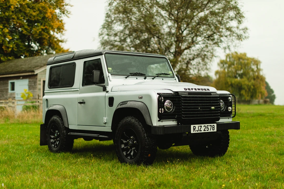 2010 Land Rover Defender 90 - Image 12 of 31