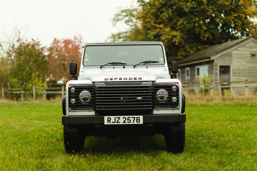 2010 Land Rover Defender 90 - Image 3 of 31
