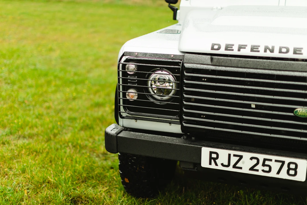 2010 Land Rover Defender 90 - Image 19 of 31