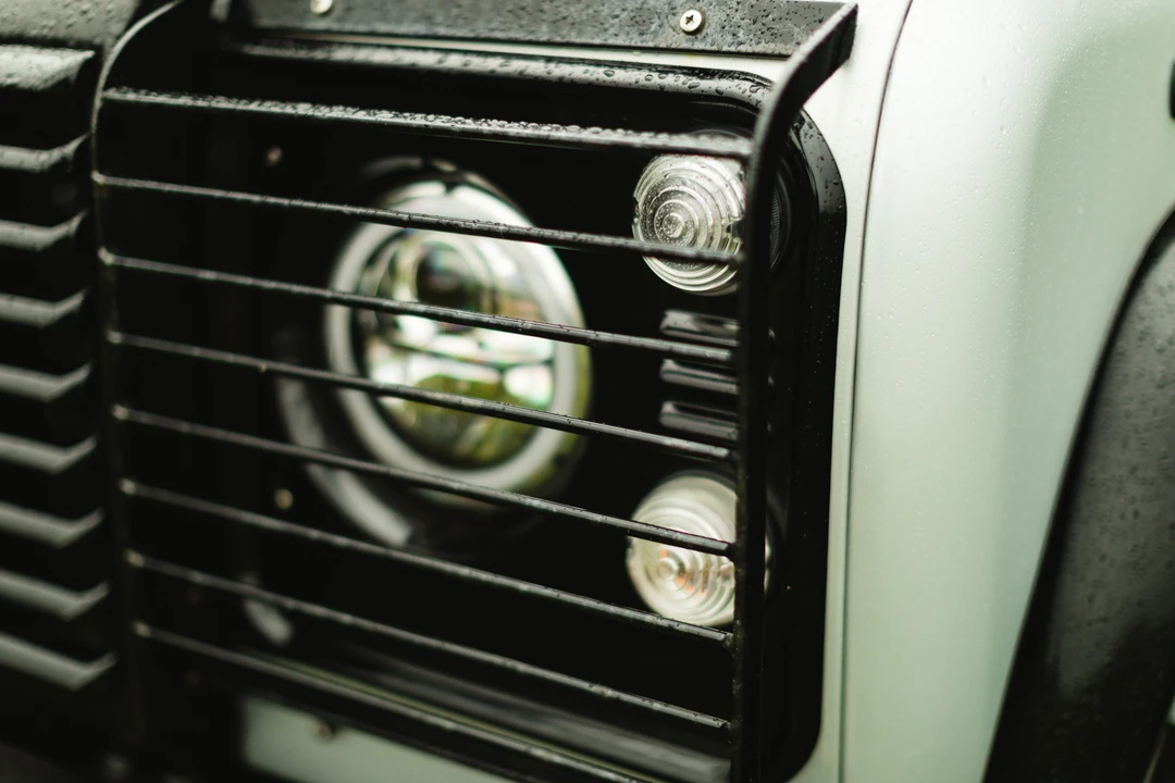 2010 Land Rover Defender 90 - Image 25 of 31