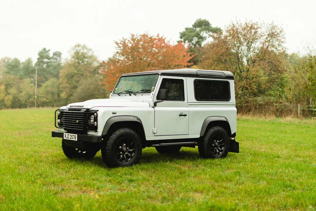 2010 Land Rover Defender 90 - Image 18 of 31