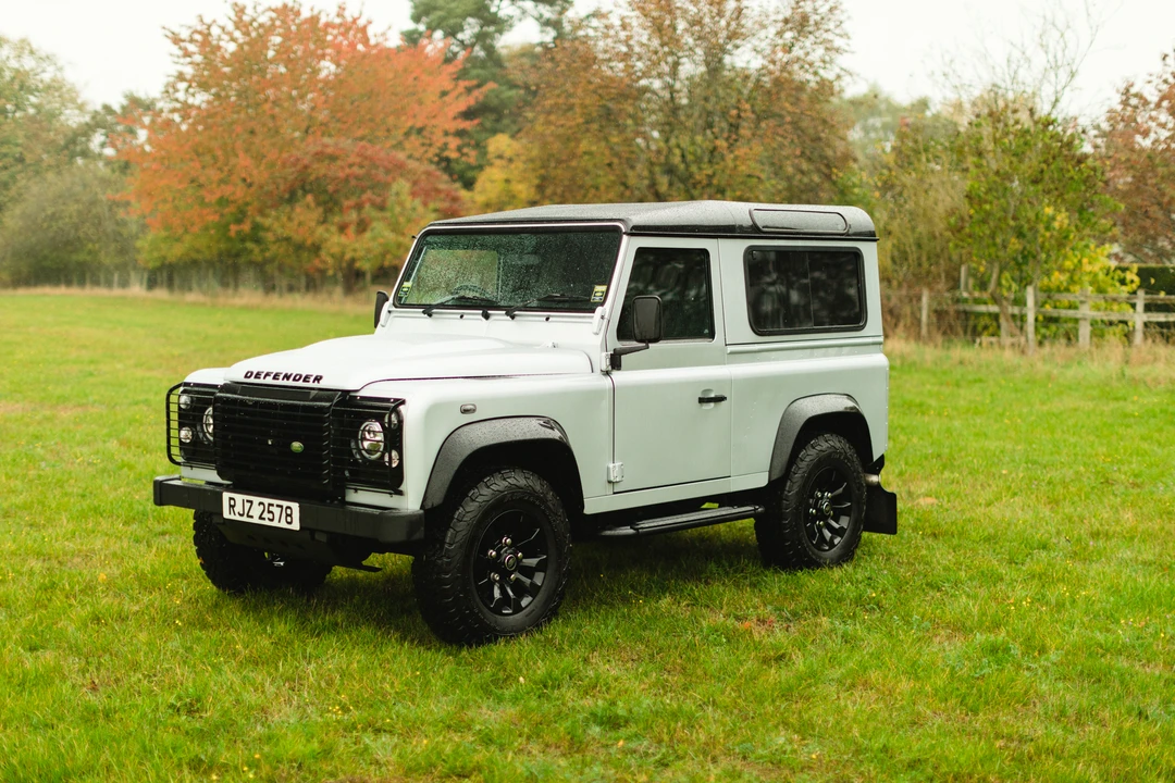 2010 Land Rover Defender 90 - Image 10 of 31