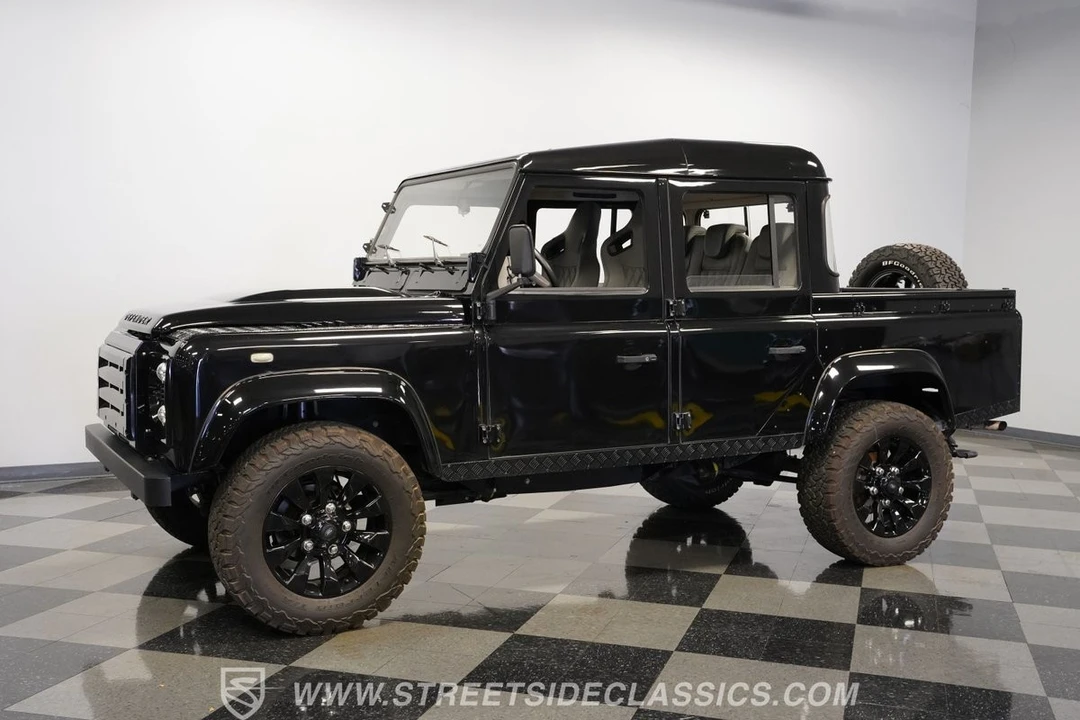 2010 Land Rover Defender 110 - Image 7 of 31