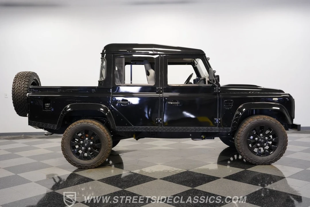 2010 Land Rover Defender 110 - Image 14 of 21