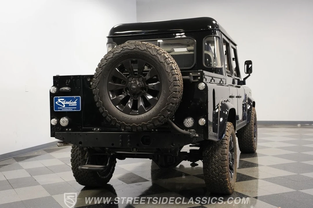 2010 Land Rover Defender 110 - Image 12 of 21
