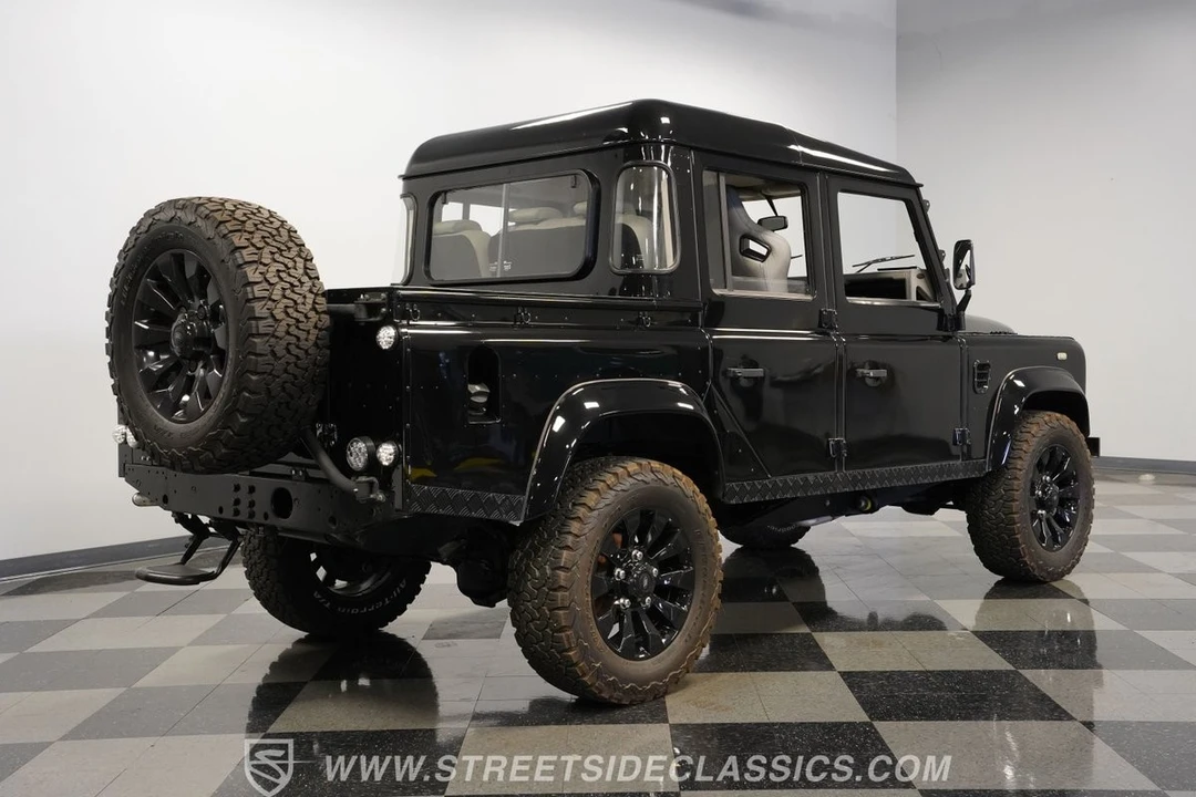 2010 Land Rover Defender 110 - Image 12 of 21