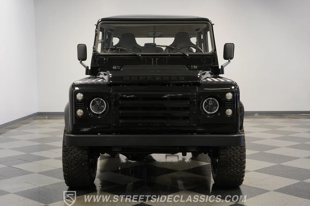 2010 Land Rover Defender 110 - Image 17 of 21