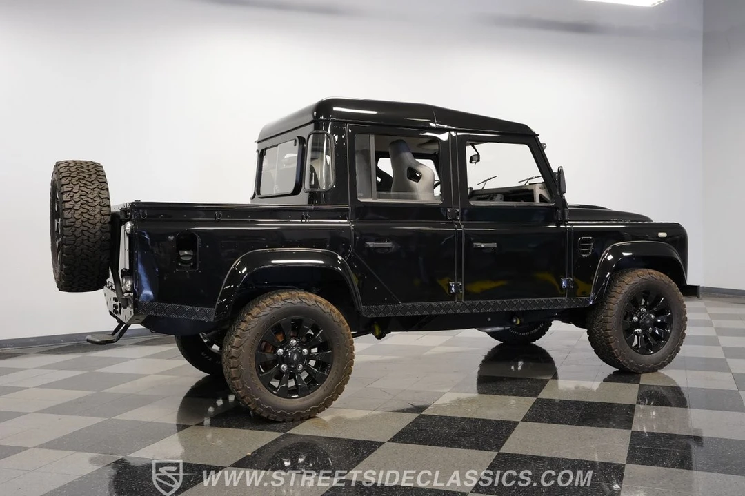 2010 Land Rover Defender 110 - Image 13 of 21
