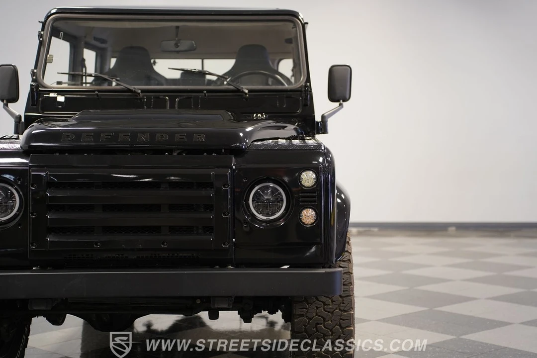 2010 Land Rover Defender 110 - Image 20 of 21