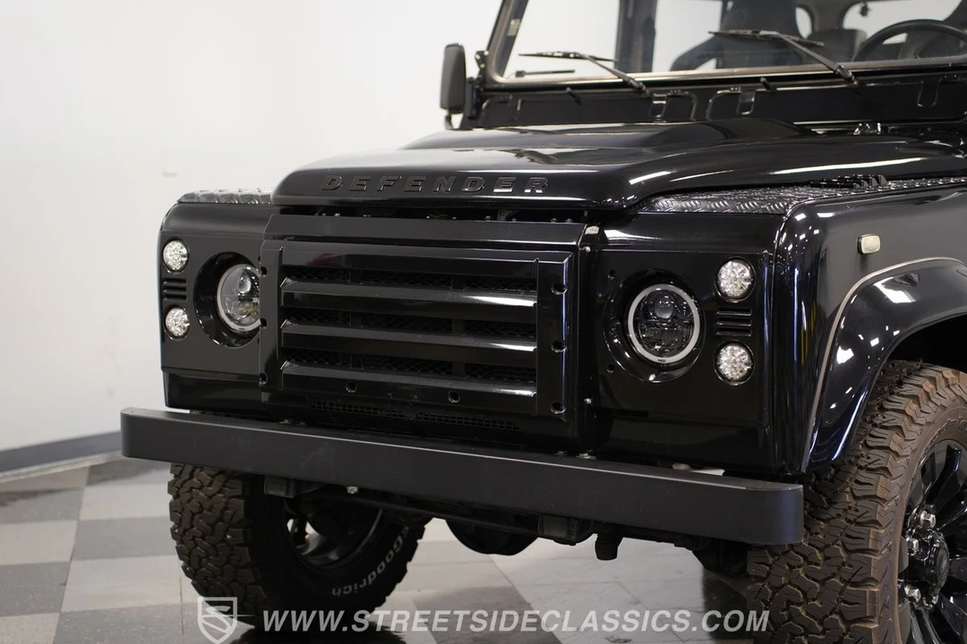 2010 Land Rover Defender 110 - Image 19 of 21