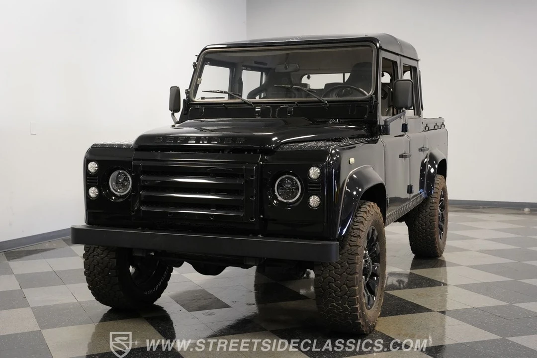 2010 Land Rover Defender 110 - Image 19 of 21