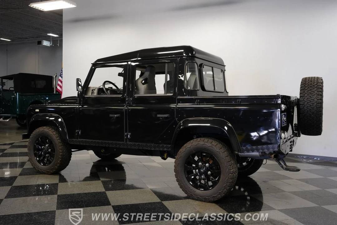 2010 Land Rover Defender 110 - Image 9 of 21