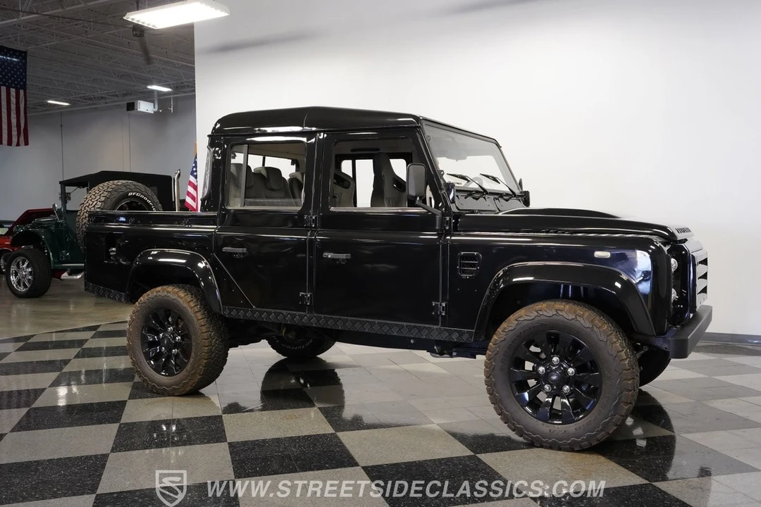 2010 Land Rover Defender 110 - Image 16 of 21