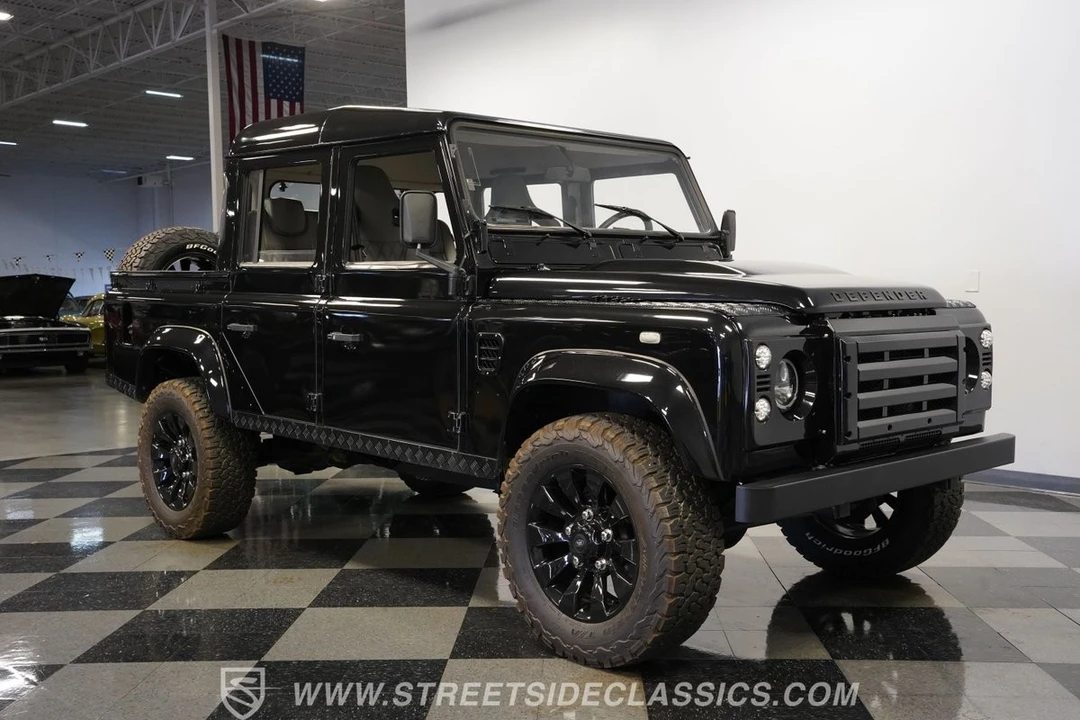 2010 Land Rover Defender 110 - Image 16 of 21