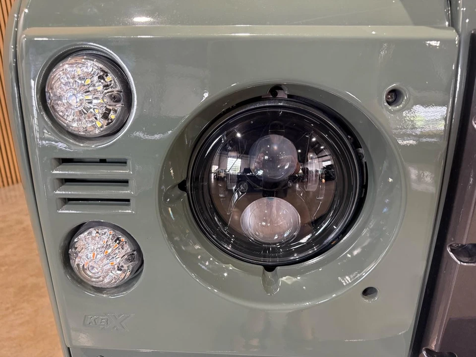 2010 Land Rover Defender 130 - Image 6 of 31