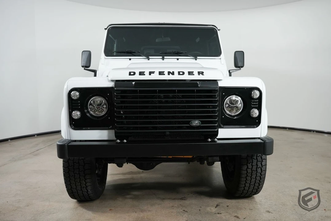 2010 Land Rover Defender 90 - Image 3 of 31