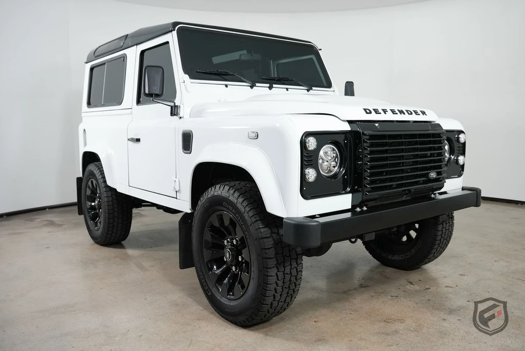 2010 Land Rover Defender 90 - Image 2 of 31