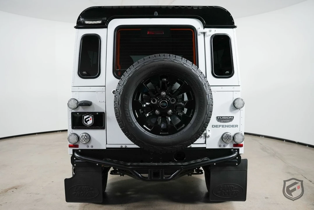 2010 Land Rover Defender 90 - Image 7 of 31
