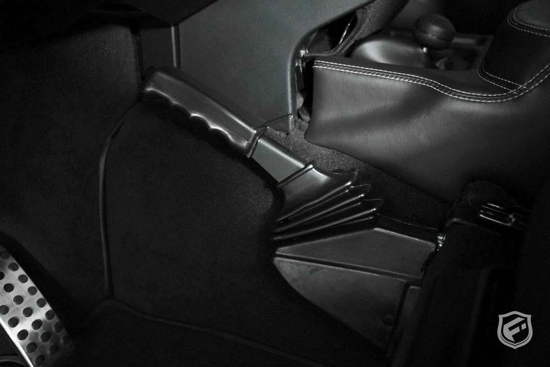 2010 Land Rover Defender 90 - Image 15 of 31