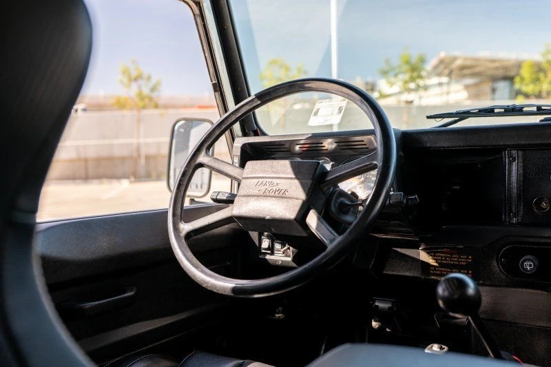 2010 Land Rover Defender 90 - Image 19 of 21