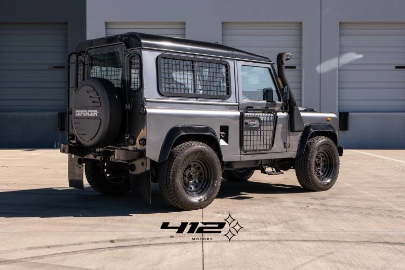 2010 Land Rover Defender 90 - Image 5 of 21