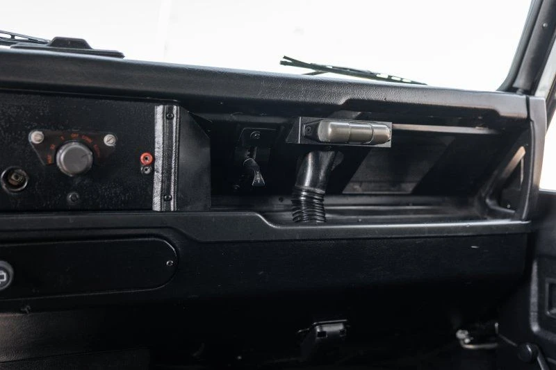 2010 Land Rover Defender 90 - Image 20 of 21