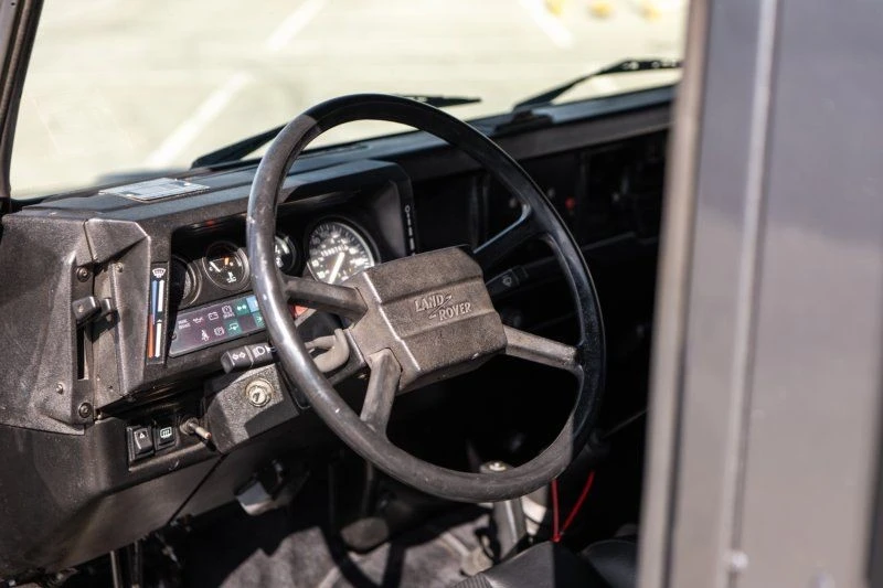 2010 Land Rover Defender 90 - Image 15 of 21