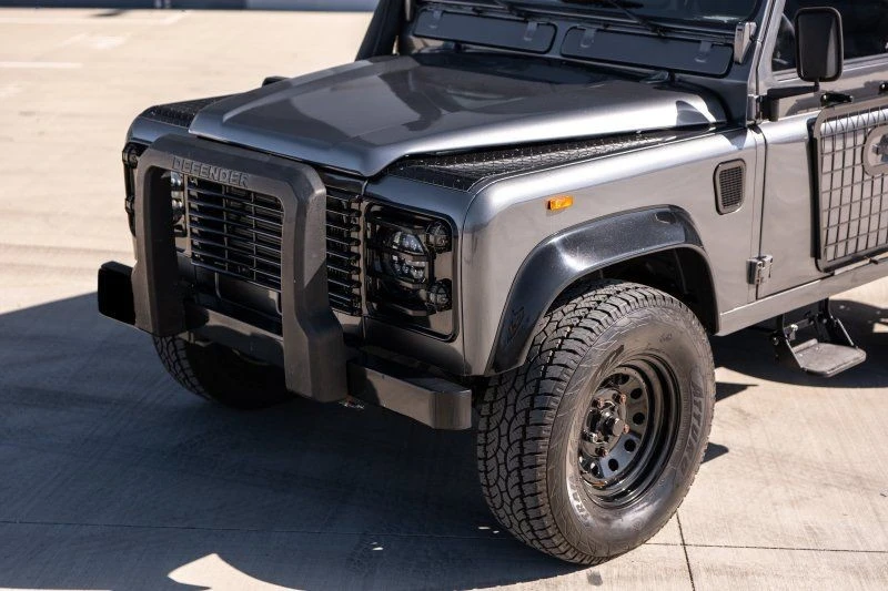 2010 Land Rover Defender 90 - Image 10 of 21