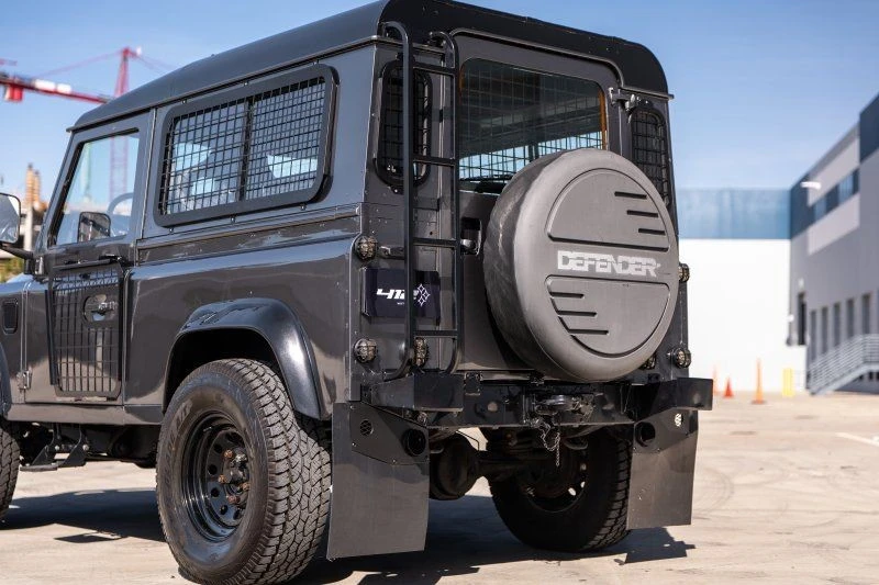 2010 Land Rover Defender 90 - Image 14 of 21