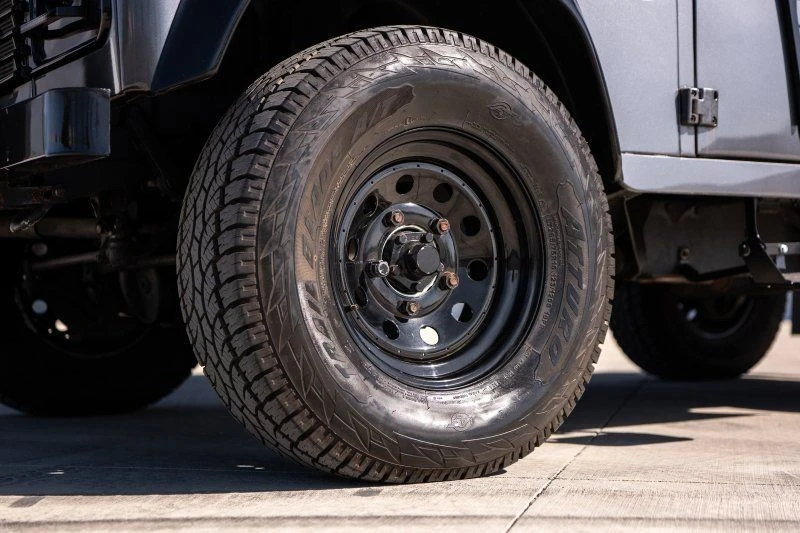 2010 Land Rover Defender 90 - Image 11 of 21