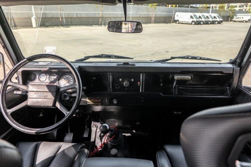 2010 Land Rover Defender 90 - Image 18 of 21