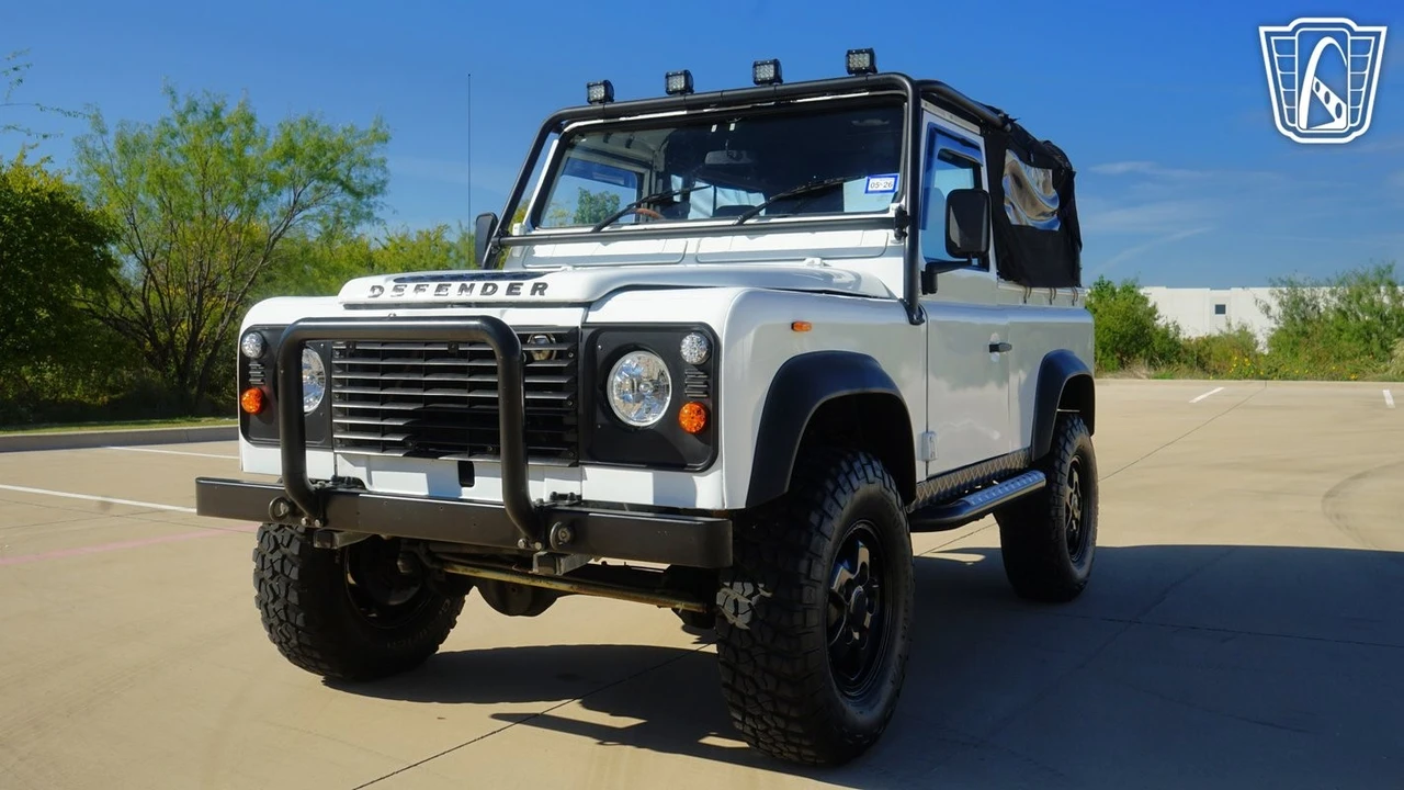 2010 Land Rover Defender 90 - Image 4 of 12