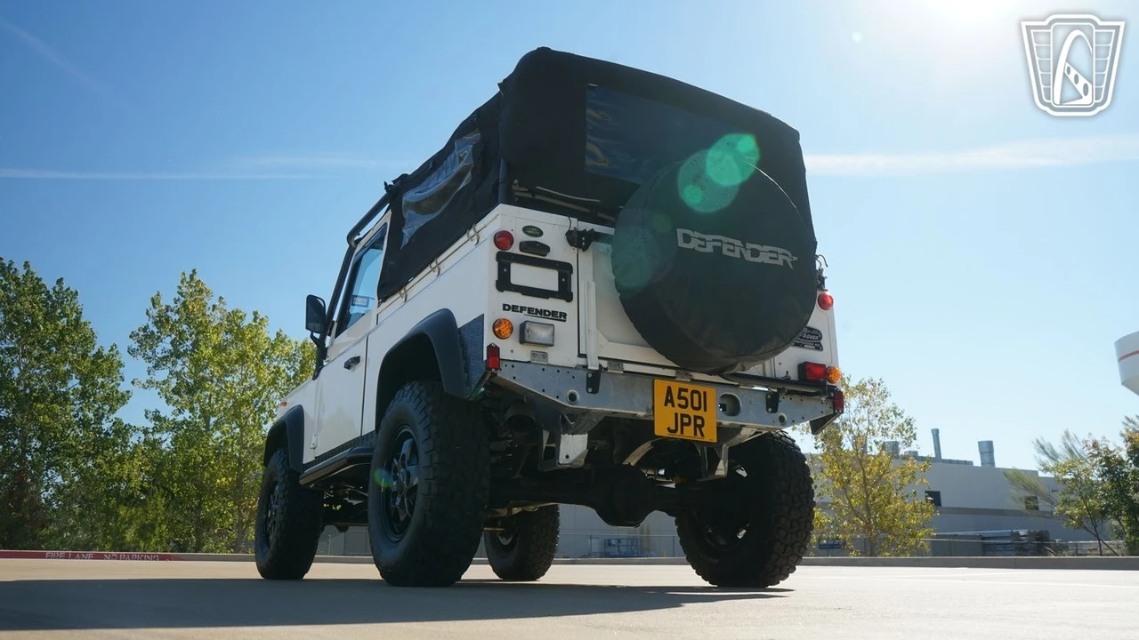 2010 Land Rover Defender 90 - Image 12 of 12