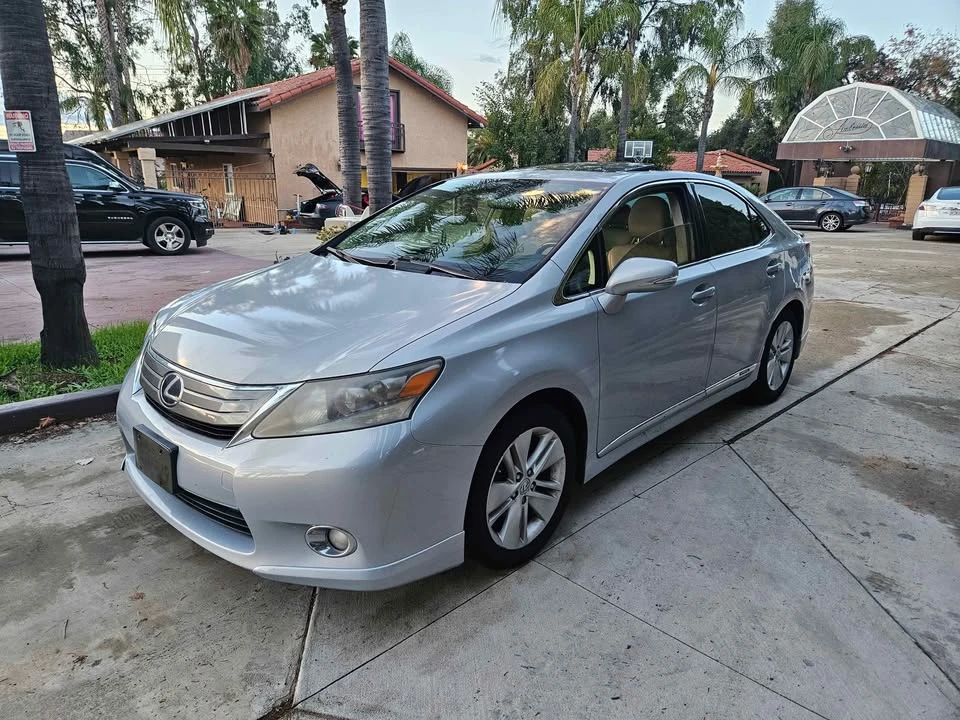 2010 Lexus HS - Image 2 of 9