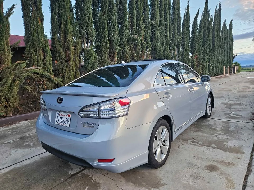 2010 Lexus HS - Image 2 of 10
