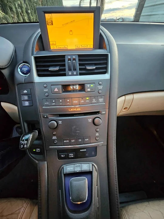 2010 Lexus HS - Image 8 of 10
