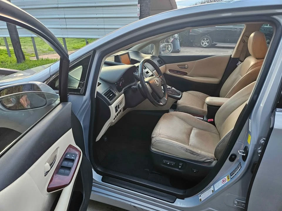 2010 Lexus HS - Image 6 of 10