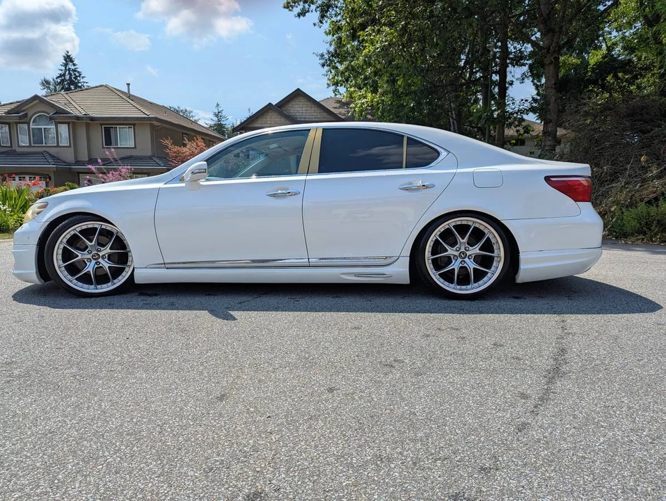 2010 Lexus LS 4th Gen - Image 8 of 17
