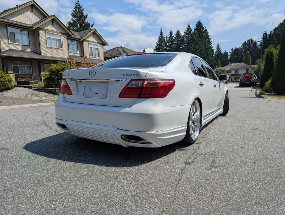 2010 Lexus LS 4th Gen - Image 6 of 17