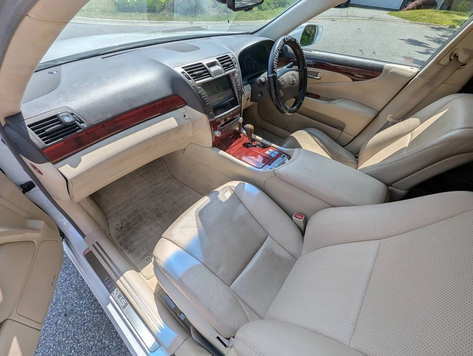2010 Lexus LS 4th Gen - Image 15 of 17