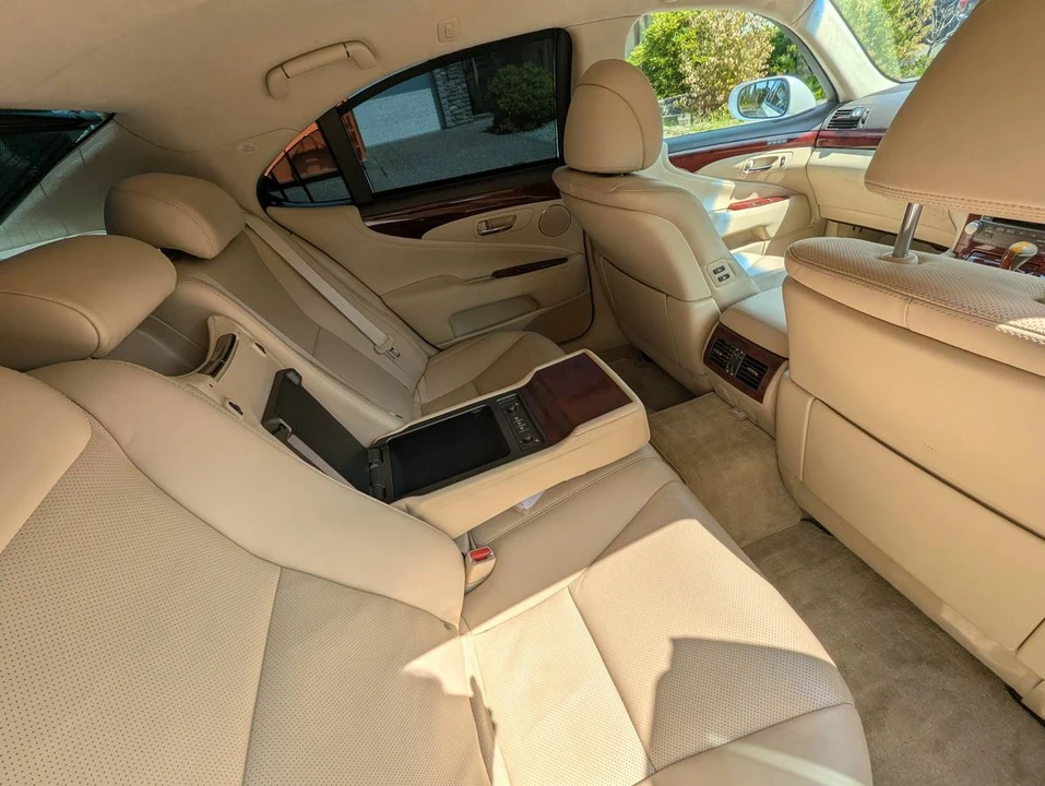 2010 Lexus LS 4th Gen - Image 14 of 17