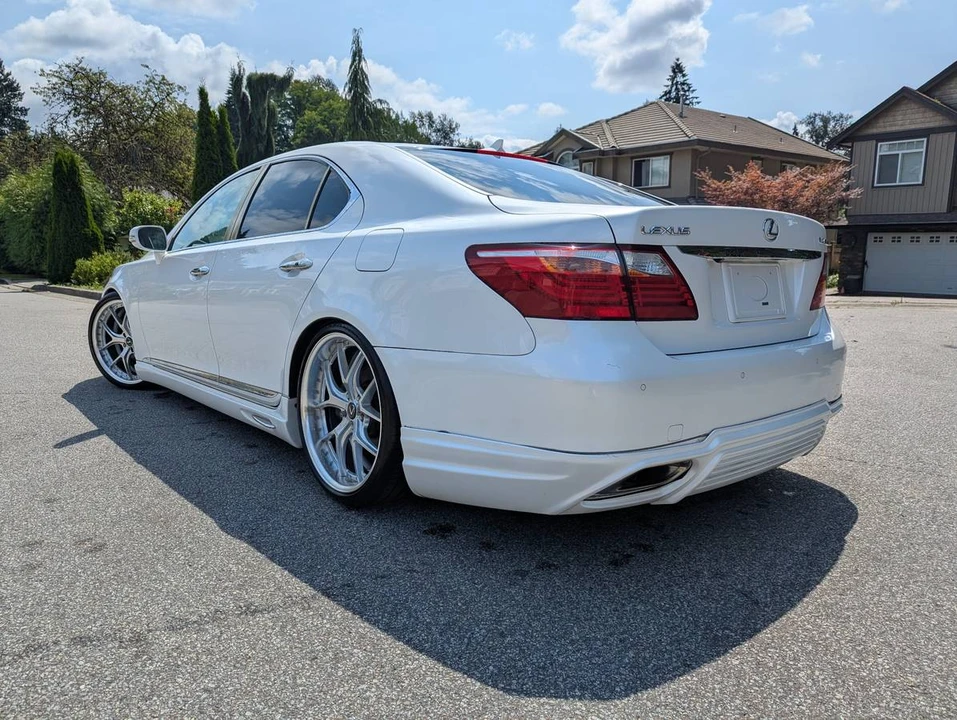 2010 Lexus LS 4th Gen - Image 7 of 17