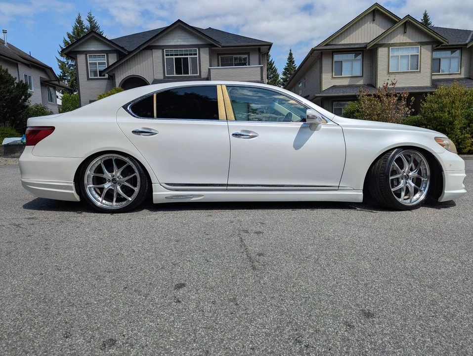 2010 Lexus LS 4th Gen - Image 4 of 17