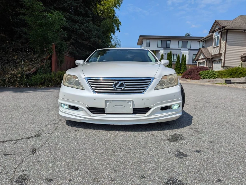 2010 Lexus LS 4th Gen - Image 10 of 17