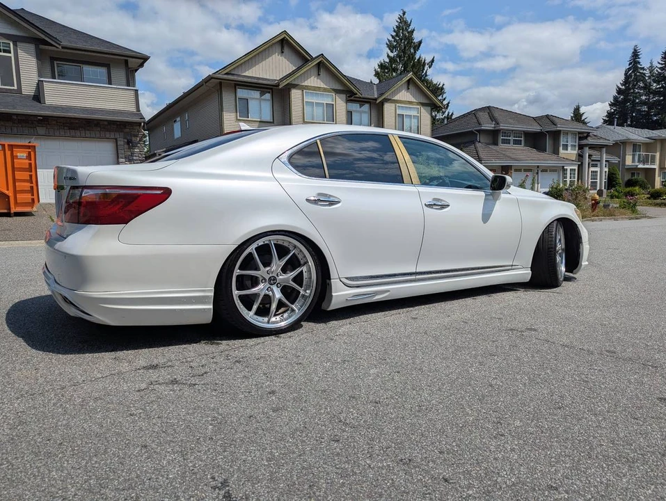 2010 Lexus LS 4th Gen - Image 5 of 17