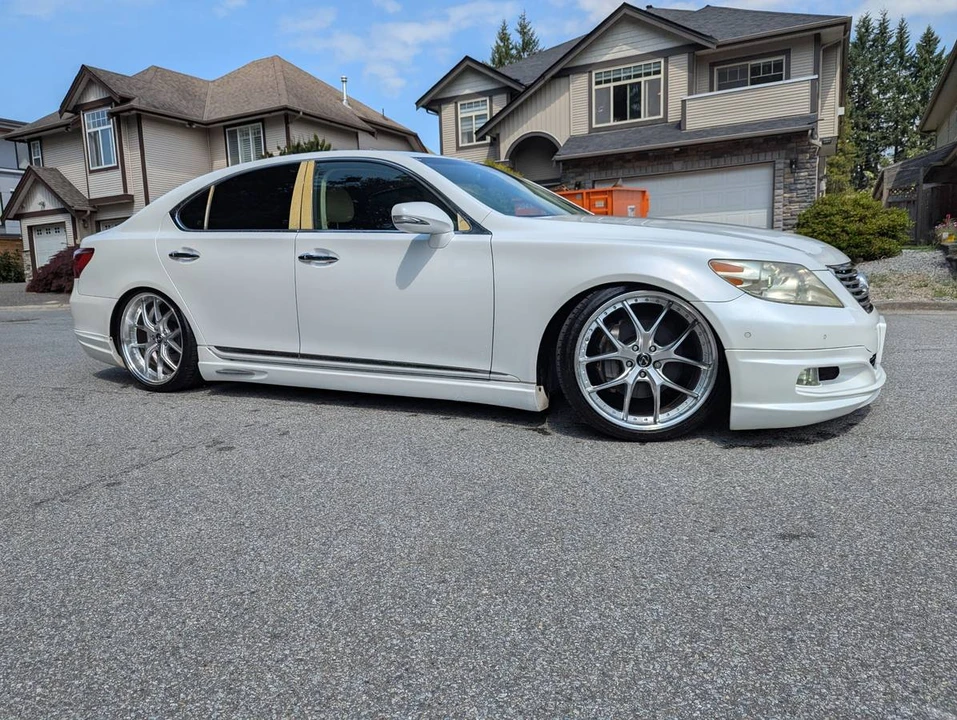 2010 Lexus LS 4th Gen - Image 3 of 17